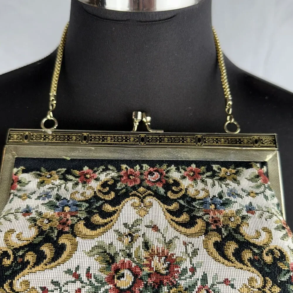 Vintage Womens Needlepoint Floral Tapestry‎ Purse Multicolor Gold Chain Strap